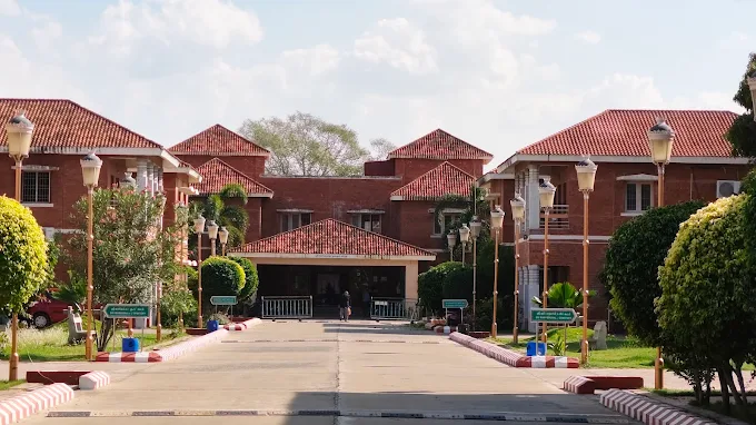 Yatri Nivas Testimonials Background